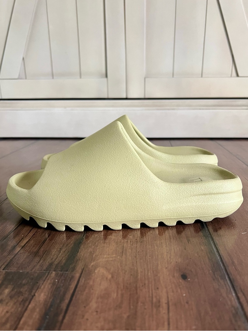 Adidas Yeezy Slide Resin FZ5904 - Size 8 - Picture 4 of 11